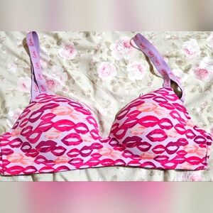 Victoria Secret Lightly lined wire-free Bra 36D